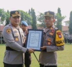 Bentuk Apresiasi, Kapolres Jombang Berikan Penghargaan kepada 10 Anggota Berprestasi
