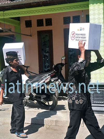 HUT ke-78 Polri, Polres Jombang Salurkan Bantuan Sosial kepada Warga