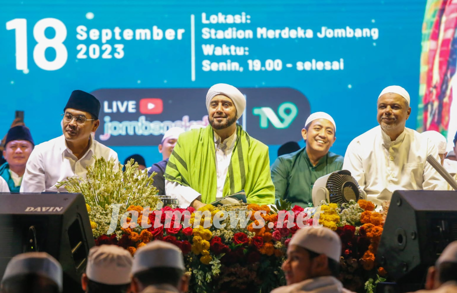 Jombang Berselawat Bersama Habib Syech bin Abdul Qodir Assegaff Dihadiri Puluhan Ribuan Jemaah