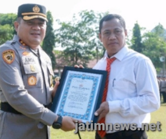 Kapolres Jombang Berikan Penghargaan kepada 17 PNPP Berprestasi