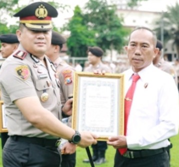 Kapolres Jombang Berikan Penghargaan kepada Personel Polri, TNI, dan Masyarakat Berprestasi