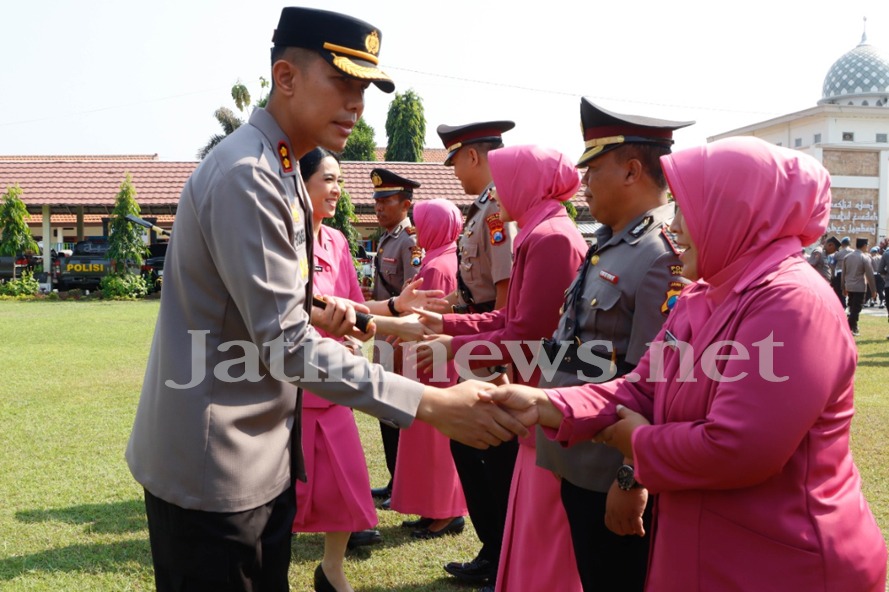 Kapolres Jombang Pimpin Upacara Serah Terima Jabatan