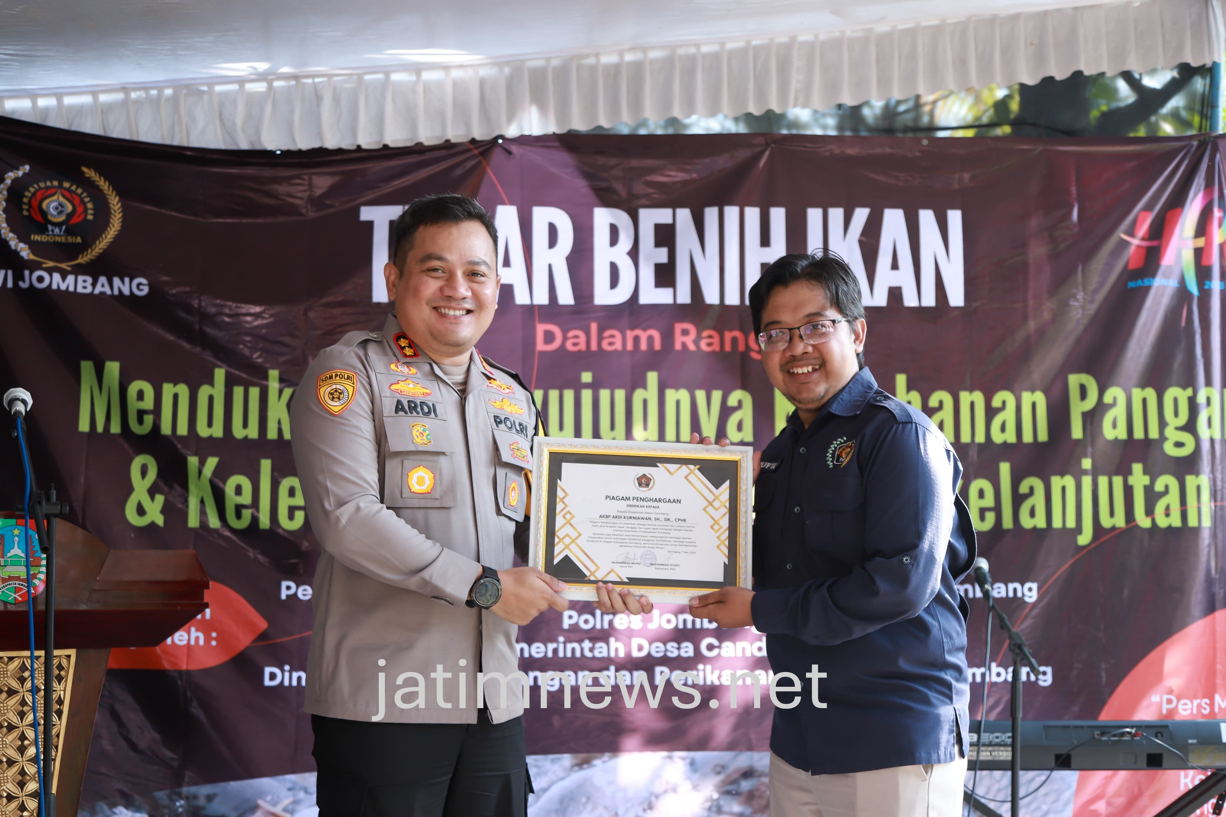 Kapolres Jombang Terima Penghargaan dari PWI Atas Respons Cepat Ungkap Kasus-Kasus Besar