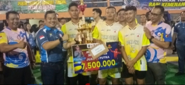 Kapolres Jombang Tutup Kejuaraan Bola Voli HUT Bhayangkara ke-80, Polsek Ngoro dan Polsek Jombang Kota Raih Gelar Juara Jombang