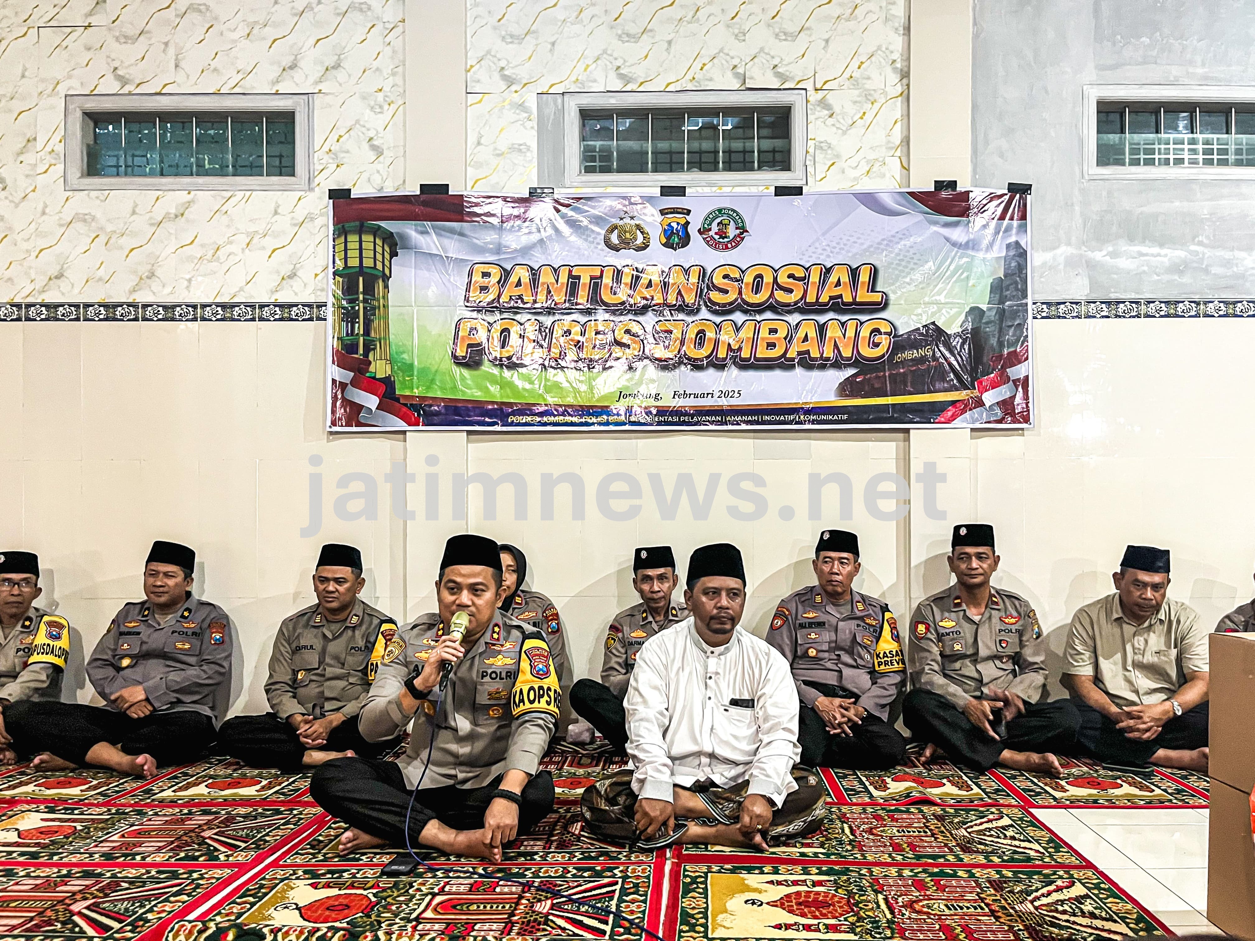Kunjungi Ponpes Fattahul Muhibbin, Kapolres Jombang Serahkan Bansos dan Santunan Anak Yatim