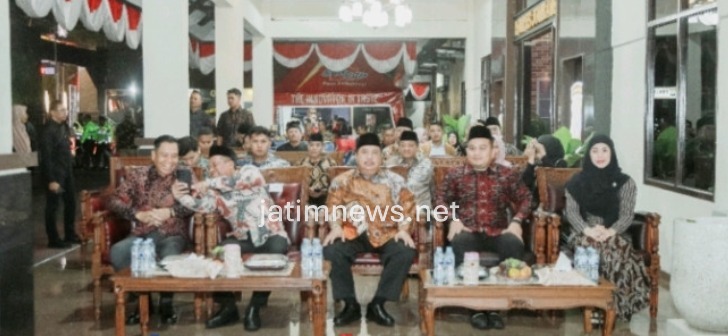 Pagelaran Wayang Kulit dan Campursari Meriahkan Hari Bhayangkara ke-79 di Jombang
