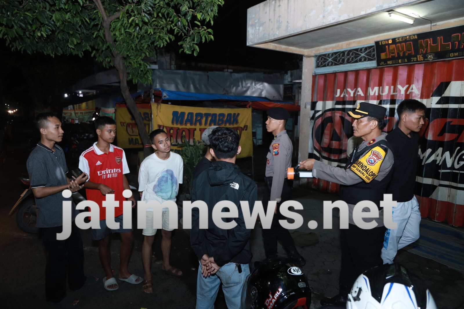 Patroli Gabungan Polres Jombang Buahkan Hasil, Tujuh Pemuda dan Ratusan Botol Miras Berbagai Merk Diamankan