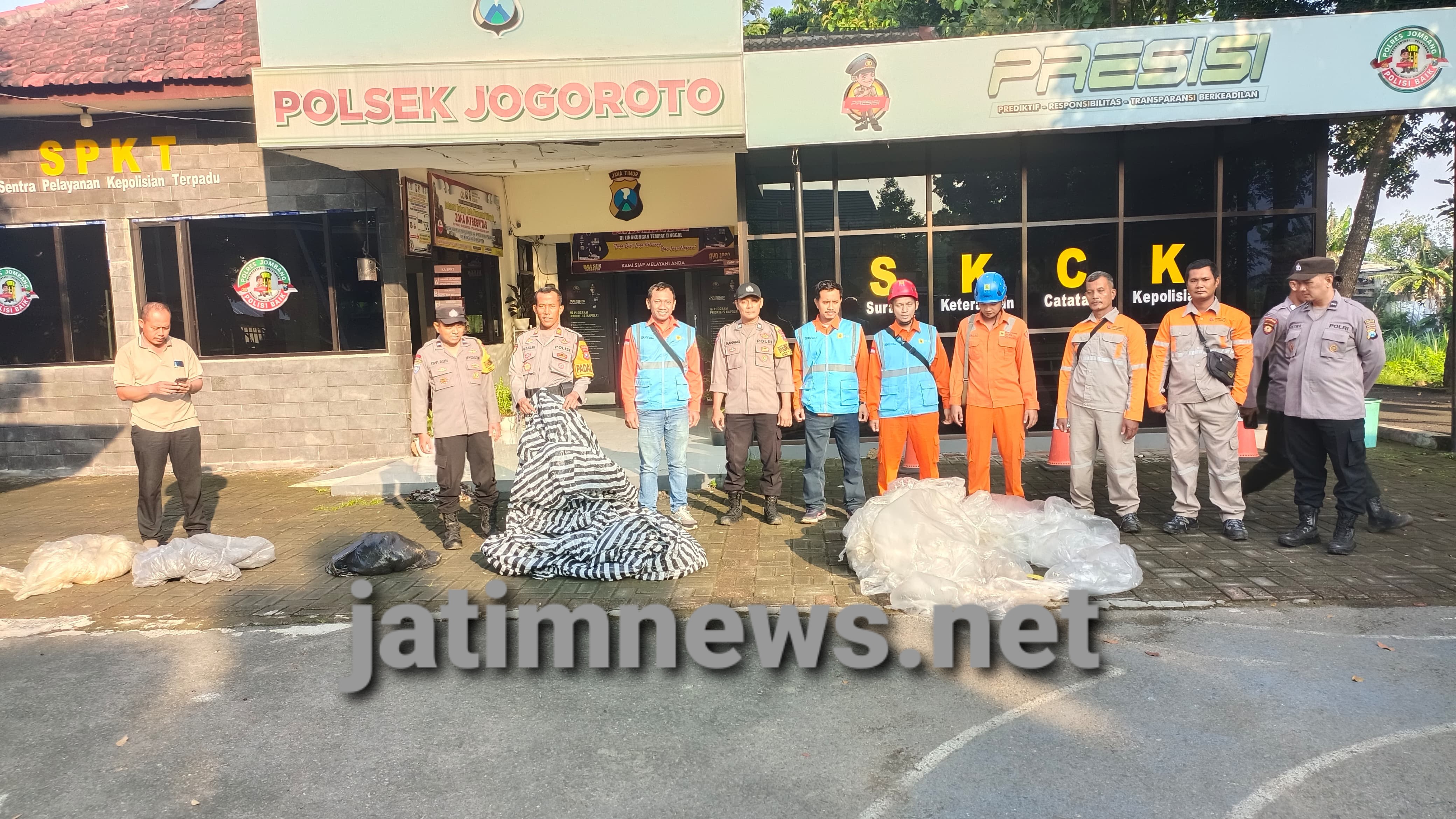 Polisi Berhasil Amankan Balon Udara yang Membahayakan