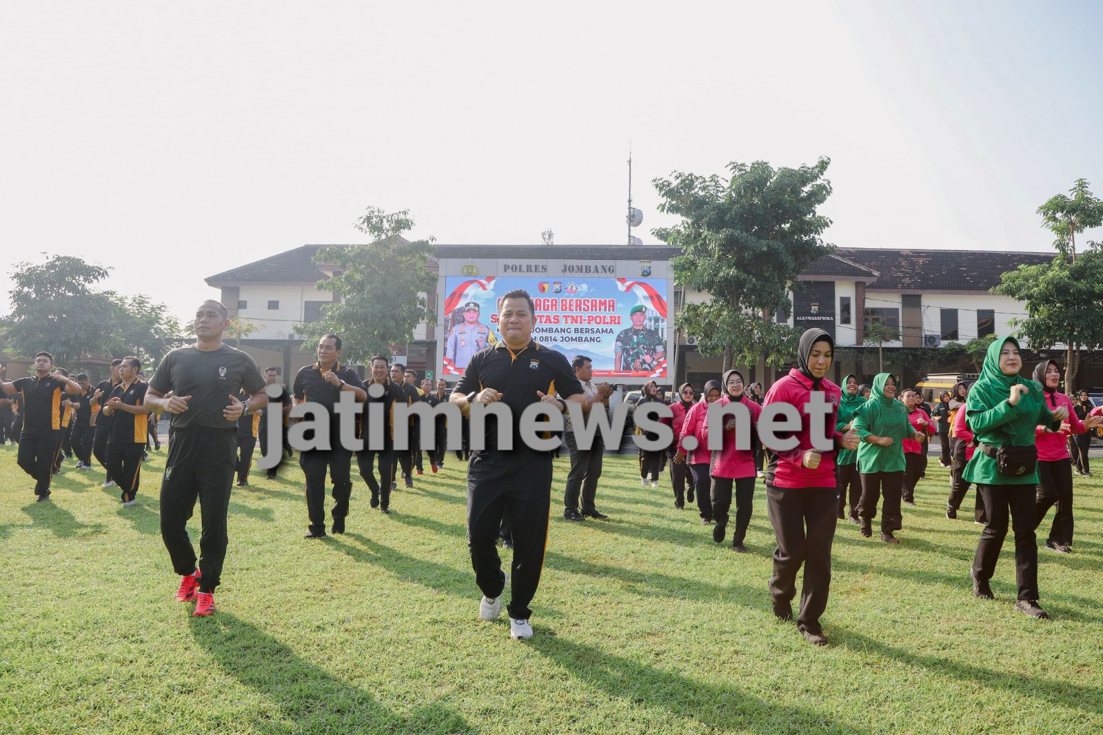 Polres Jombang dan Kodim 0814 Jombang Gelar Olahraga Bersama untuk Perkuat Sinergitas TNI-Polri