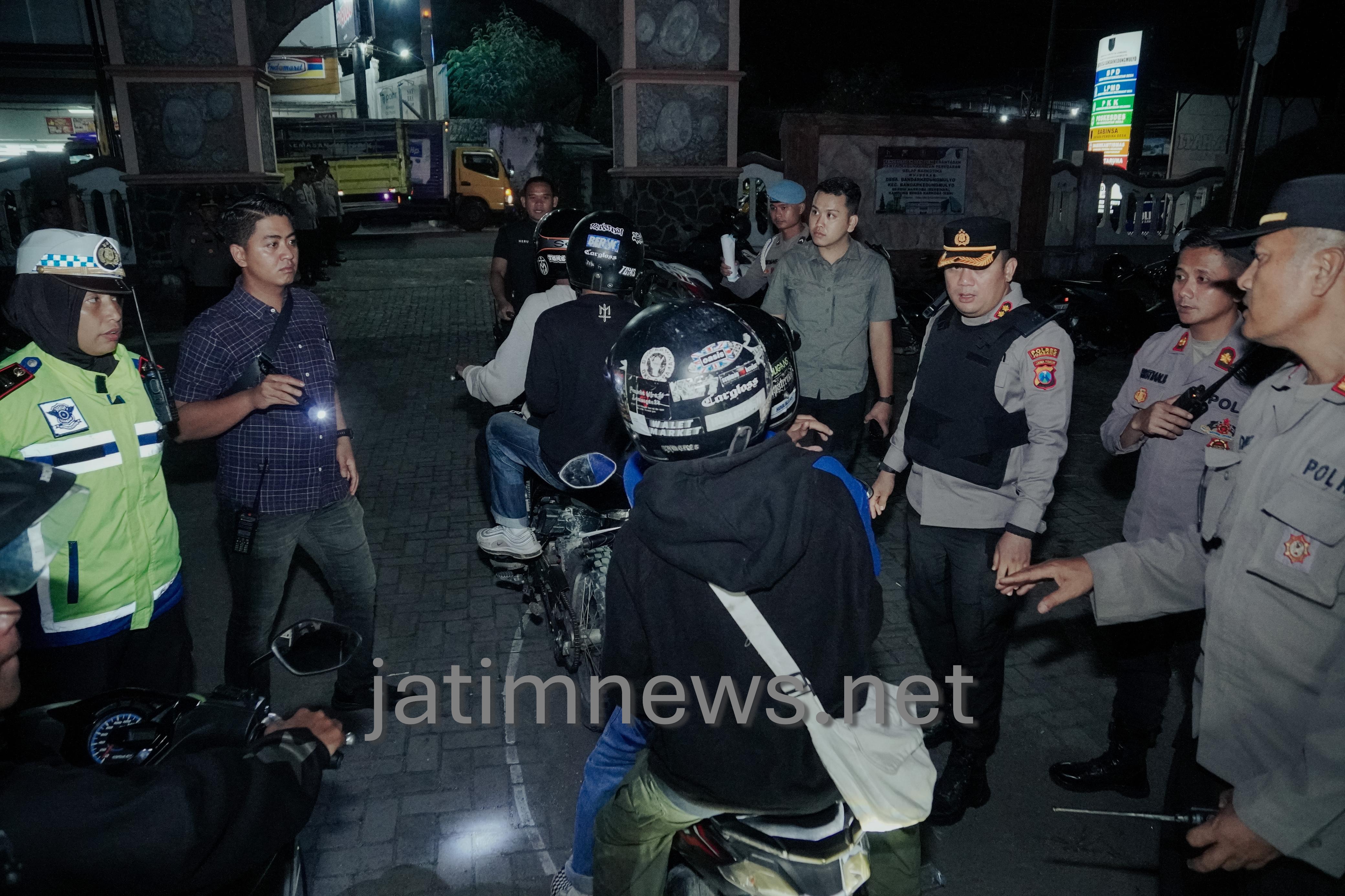Polres Jombang Gelar Pengamanan Jalur Kepulangan Warga Baru IKS-PI Kera Sakti