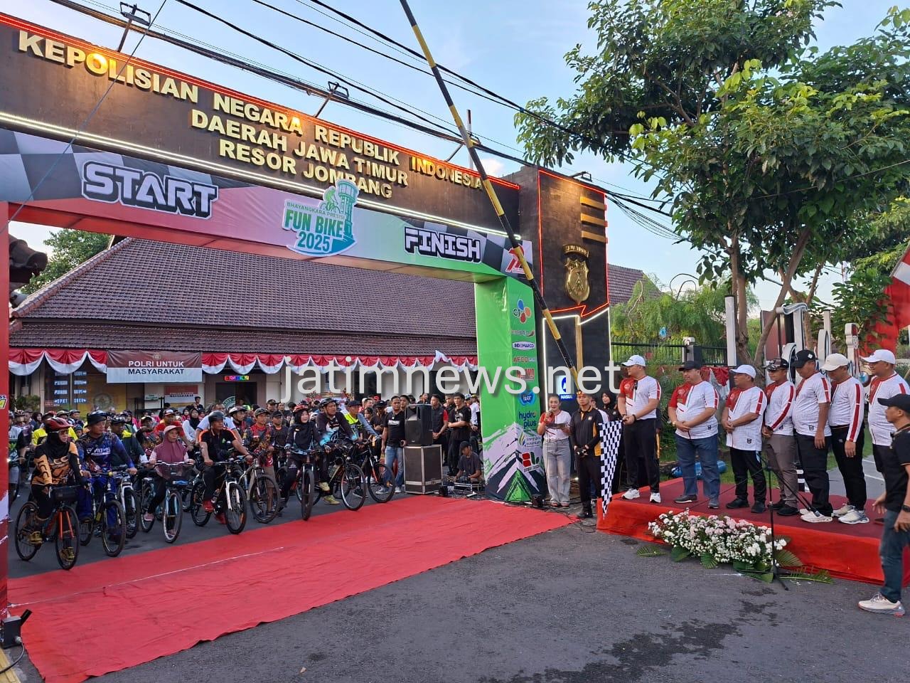 Ribuan Goweser Ramaikan Fun Bike 2025 Sambut HUT Bhayangkara di Jombang