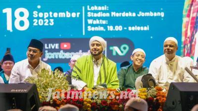 Jombang Berselawat Bersama Habib Syech bin Abdul Qodir Assegaff Dihadiri Puluhan Ribuan Jemaah