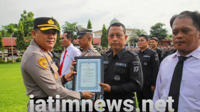 Kapolres Jombang Beri Penghargaan Prestasi Kepada 24 Anggota