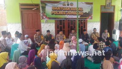 Kapolres Jombang Berikan Bansos ke TPQ Jama’atun Turipinggir, Megaluh
