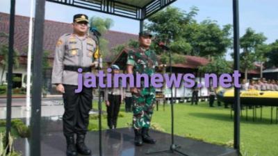 Kapolres Jombang Berikan Reward Kepada TNI - Polri yang Berprestasi