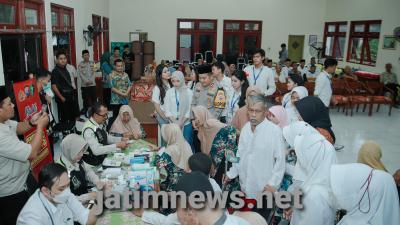 Kapolres Jombang Gelar Silaturahmi, Buka Puasa dan Pemeriksaan Kesehatan Gratis di Panti Jompo