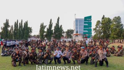 Kapolres Jombang Pimpin Apel Pengamanan Jombang Santri Berselawat