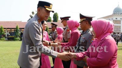 Kapolres Jombang Pimpin Upacara Serah Terima Jabatan
