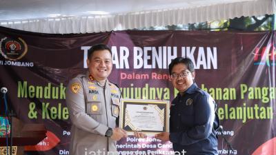 Kapolres Jombang Terima Penghargaan dari PWI Atas Respons Cepat Ungkap Kasus-Kasus Besar