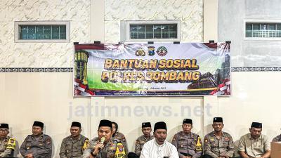 Kunjungi Ponpes Fattahul Muhibbin, Kapolres Jombang Serahkan Bansos dan Santunan Anak Yatim