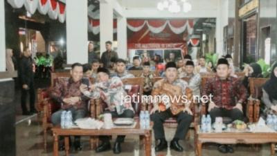 Pagelaran Wayang Kulit dan Campursari Meriahkan Hari Bhayangkara ke-79 di Jombang
