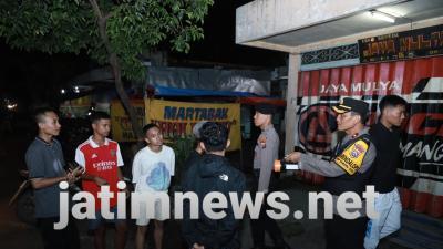Patroli Gabungan Polres Jombang Buahkan Hasil, Tujuh Pemuda dan Ratusan Botol Miras Berbagai Merk Diamankan