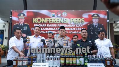 Polres Jombang Berhasil Mengamankan 3 Tersangka Peredaran Miras, 2 Orang Asal Jawa Tengah