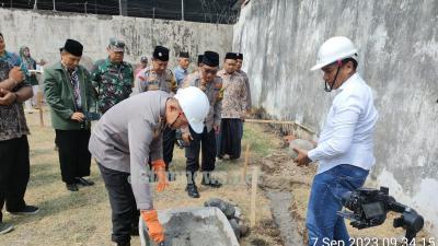 Polsek Jombang Bangun Musala Bersama Masyarakat