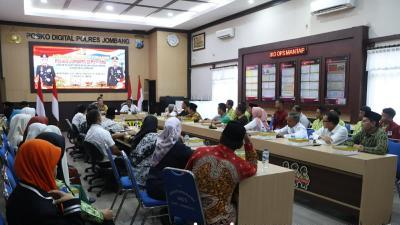 Sambut Hari Sumpah Pemuda, Kapolres Jombang Potong Tumpeng Bersama Pelajar