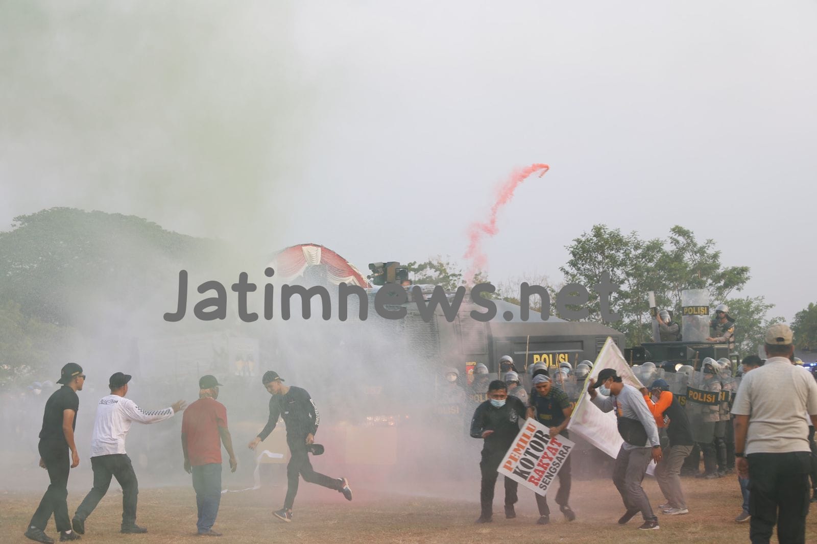 Unjukrasa Depan KPU Ricuh, Polres Jombang Amankan Beberapa Orang yang Diduga Provokator